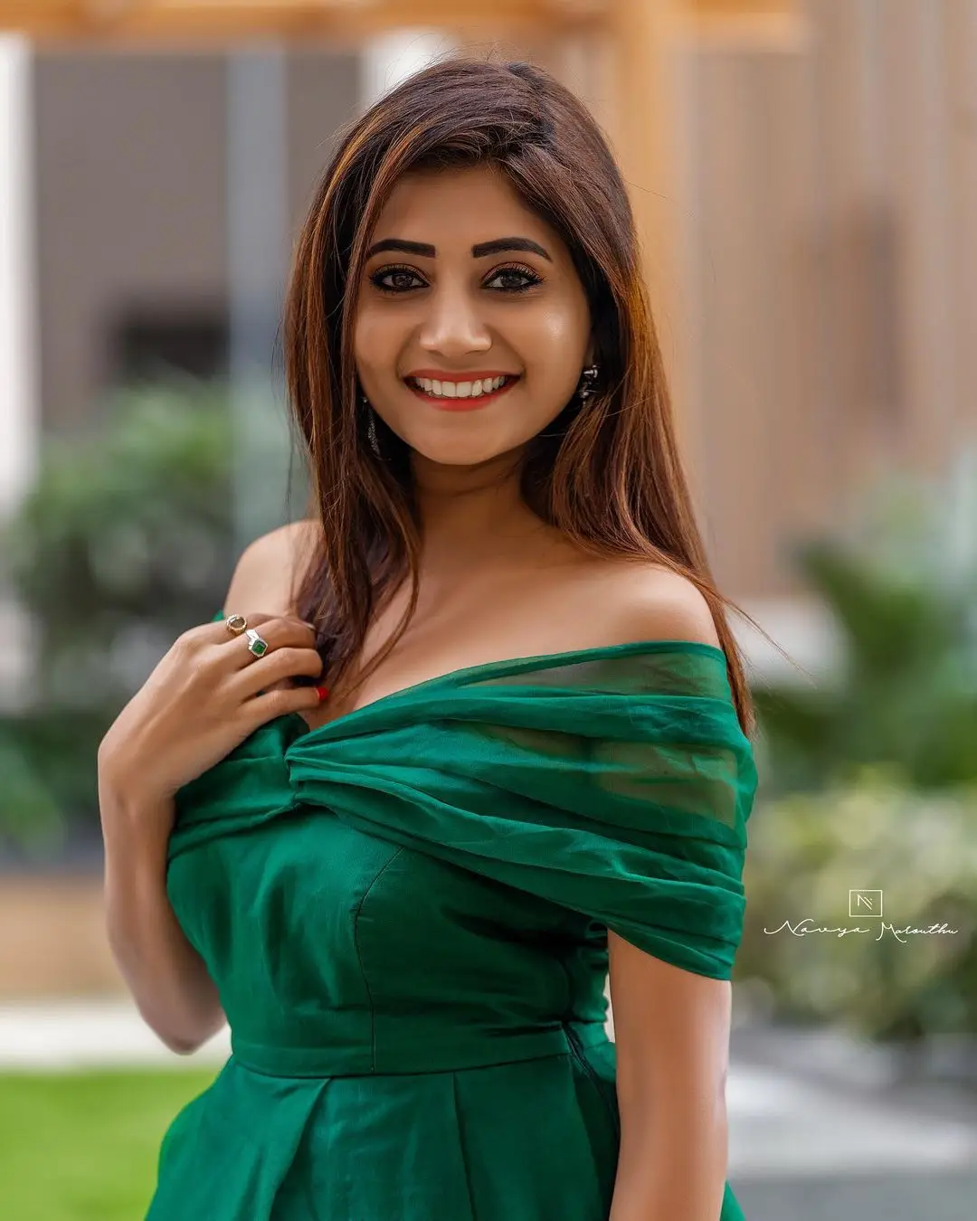 VASANTHI KRISHNAN WEARING GREEN GOWN